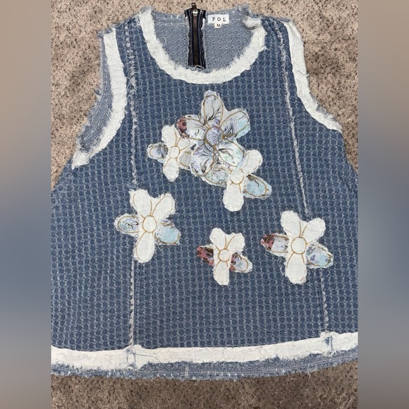 POL Denim Top with Double Gauze Flower Patches in Denim Multi Colored Size M - Picture 16 of 16